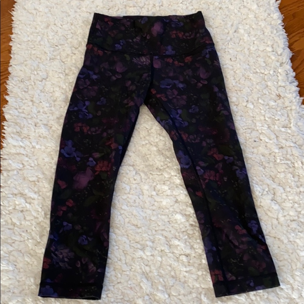 Almost new Lululemon crop size between 4/6